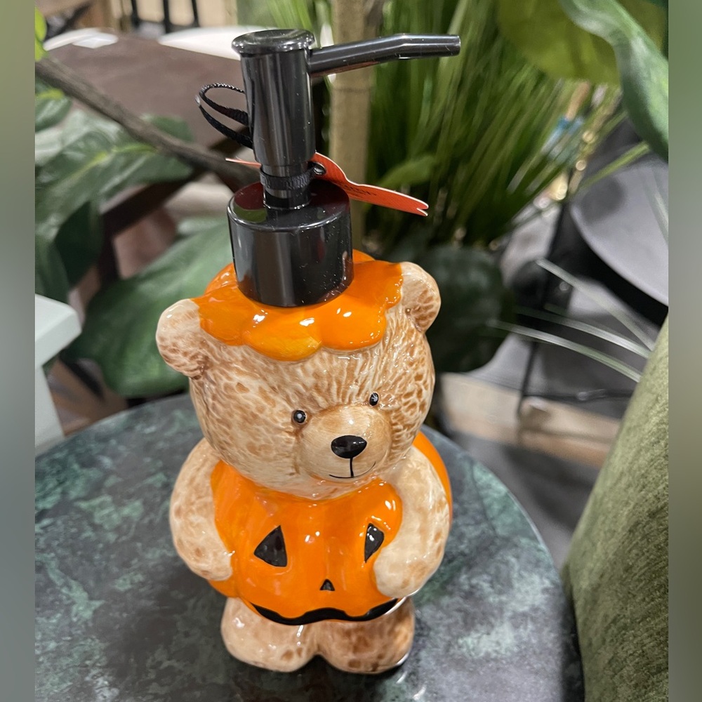 Halloween Teddy Bear Pumpkin Jack o’lantern Ceramic Soap Lotion Dispenser NWT